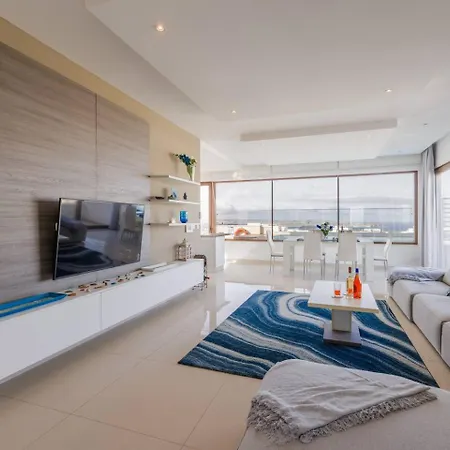 Luxury Ph With Rooftop Pool In Mellieha By Homely Exterior photo