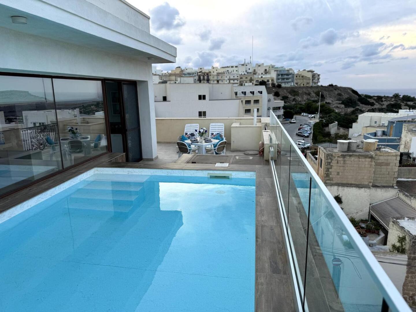 Luxury Ph With Rooftop Pool In By Homely Mellieha