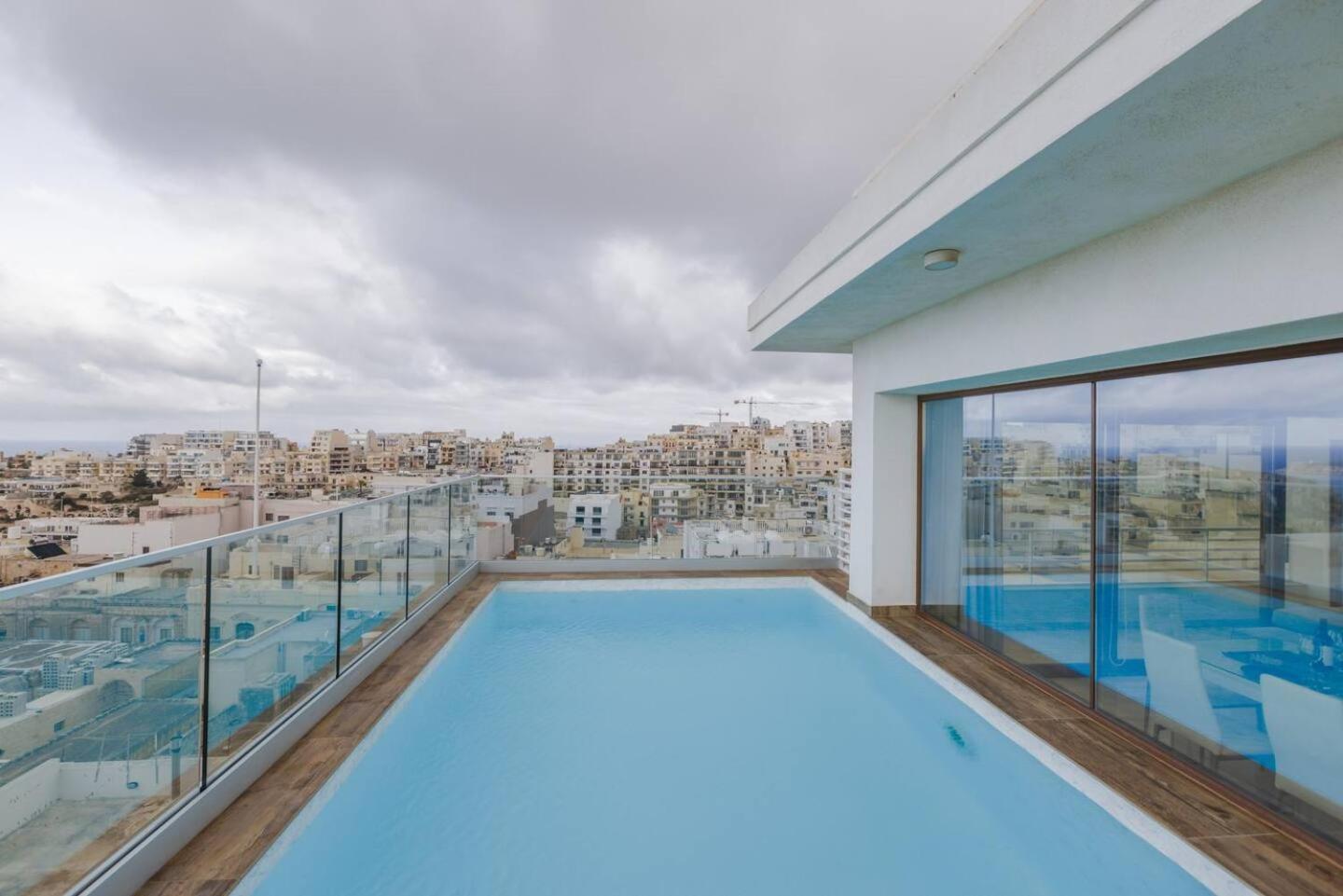 Apartment Luxury Ph With Rooftop Pool In By Homely Mellieha