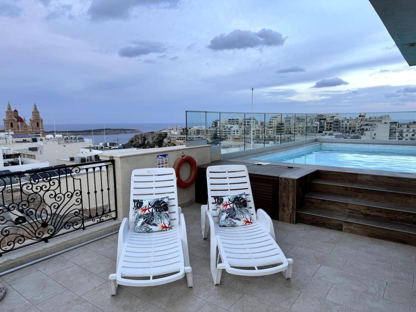 Luxury Ph With Rooftop Pool In By Homely Mellieha