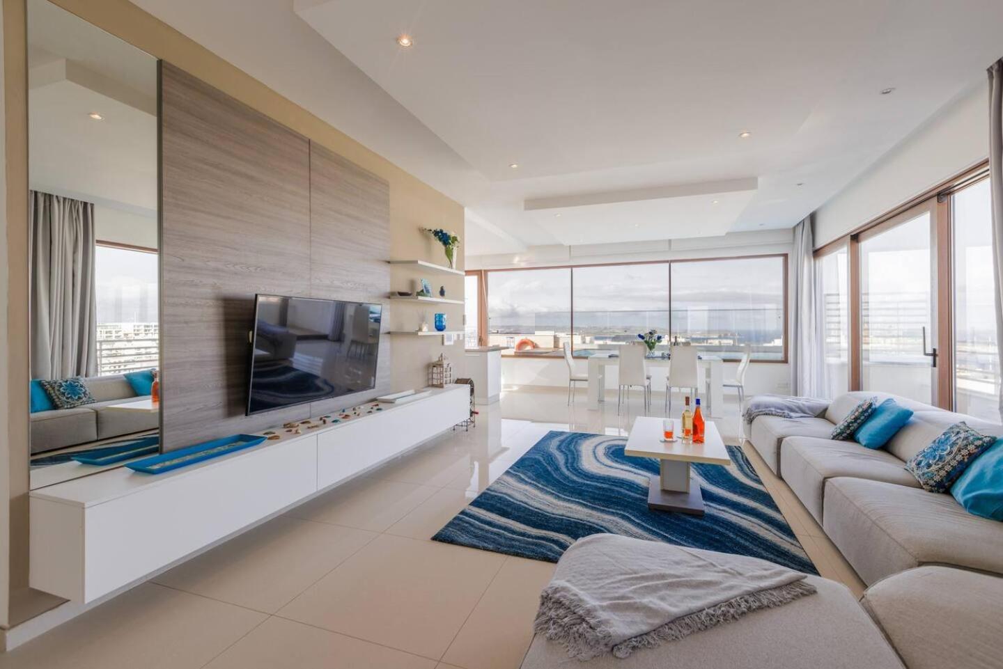 Luxury Ph With Rooftop Pool In By Homely * Mellieha