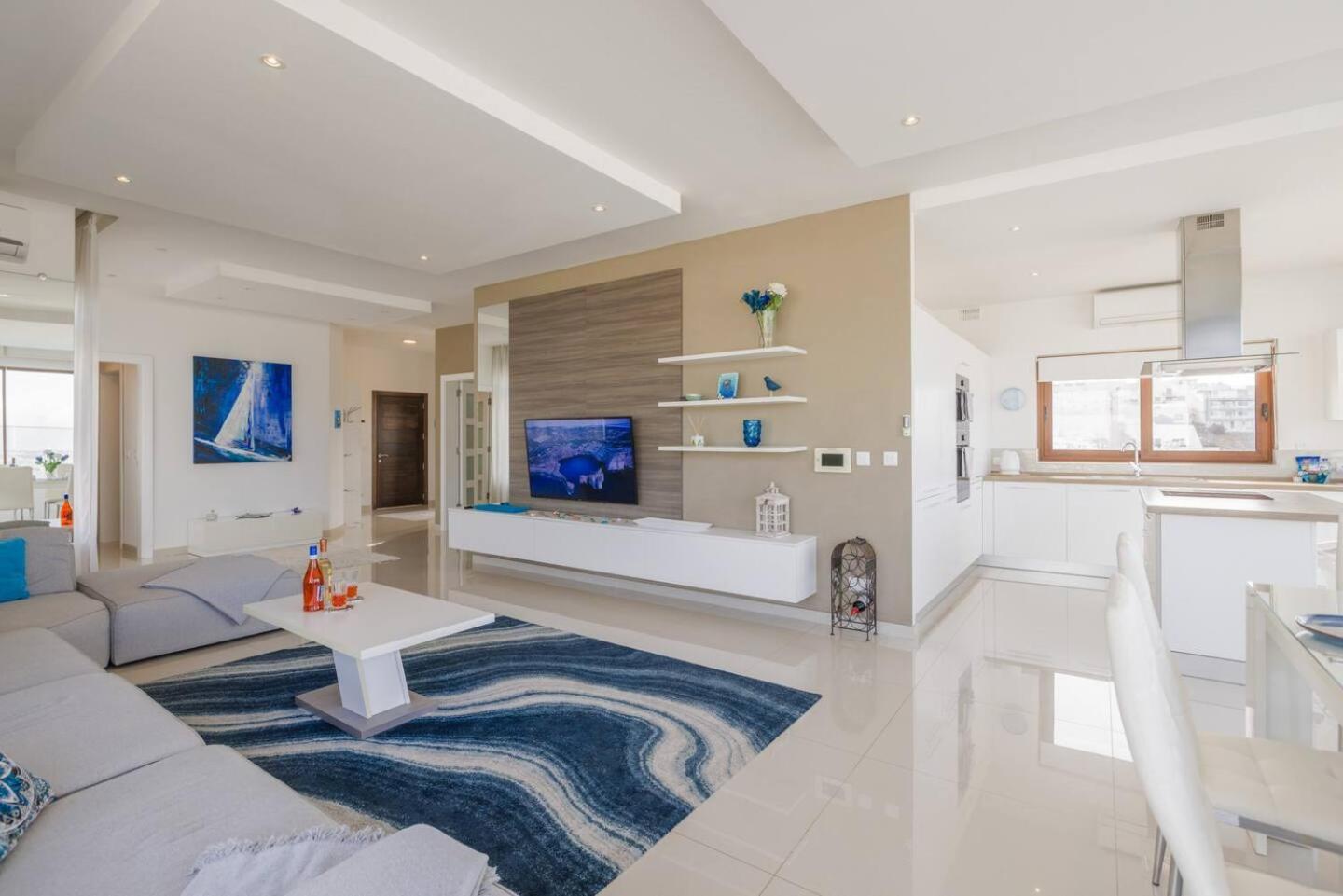 Luxury Ph With Rooftop Pool In By Homely Apartment