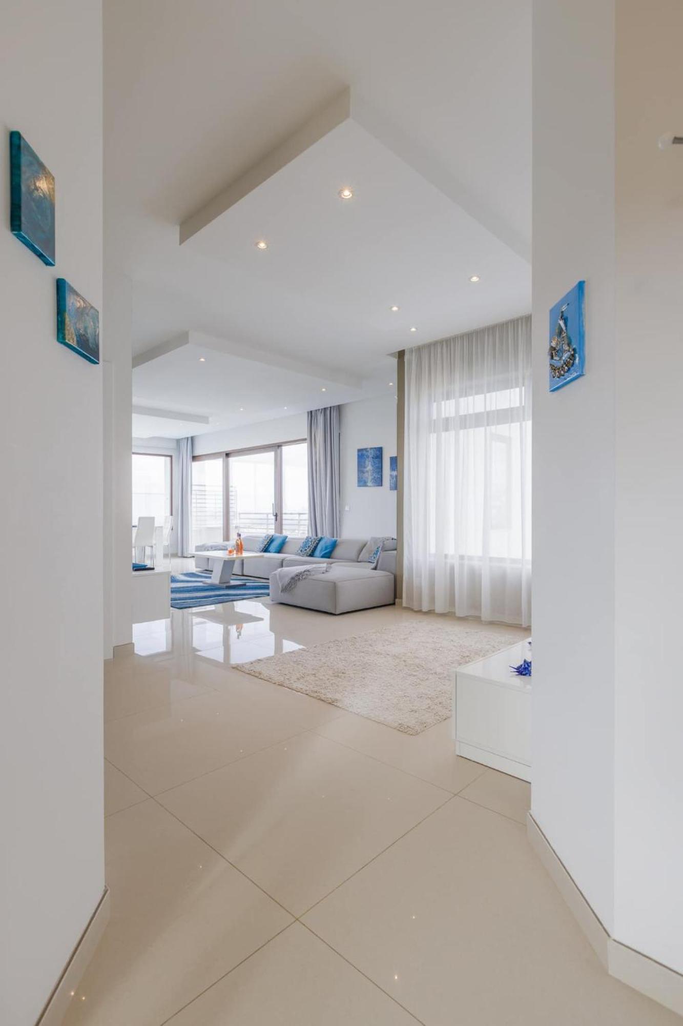 Apartment Luxury Ph With Rooftop Pool In By Homely *